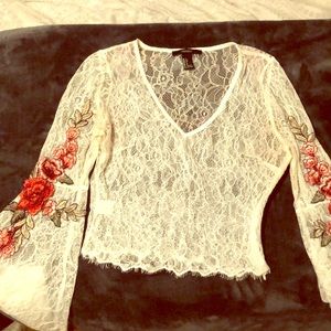 Lace floral top 🌹